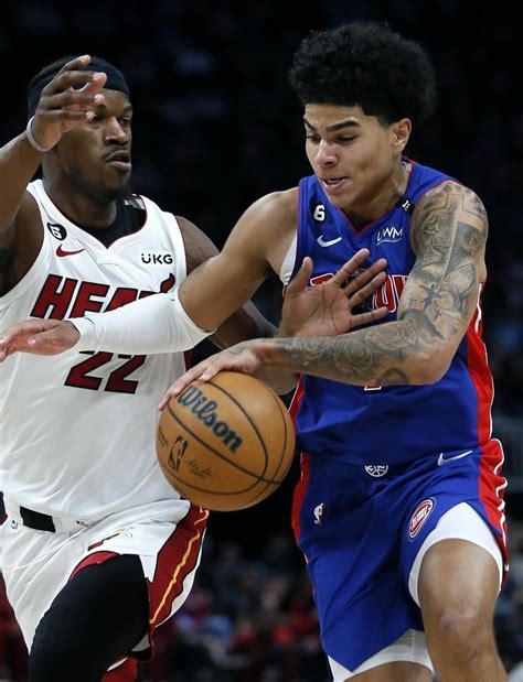 Herro’s late run helps Heat come back to beat Pistons